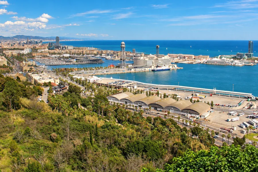 Le port de Barcelone et sa marina vus de Montjuïc