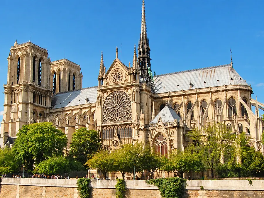 Notre-Dame de Paris vue des quais de la Seine